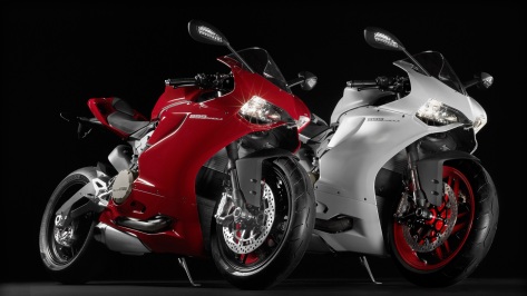 SBK-899-Panigale_2014_Studio_R-W_Combo01_1920x1080.mediagallery_output_image_1920x1080