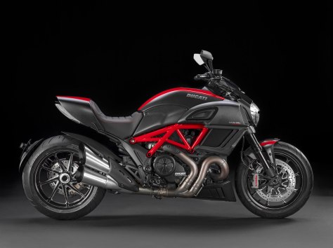 2015-Ducati-Diavel-Carbon4